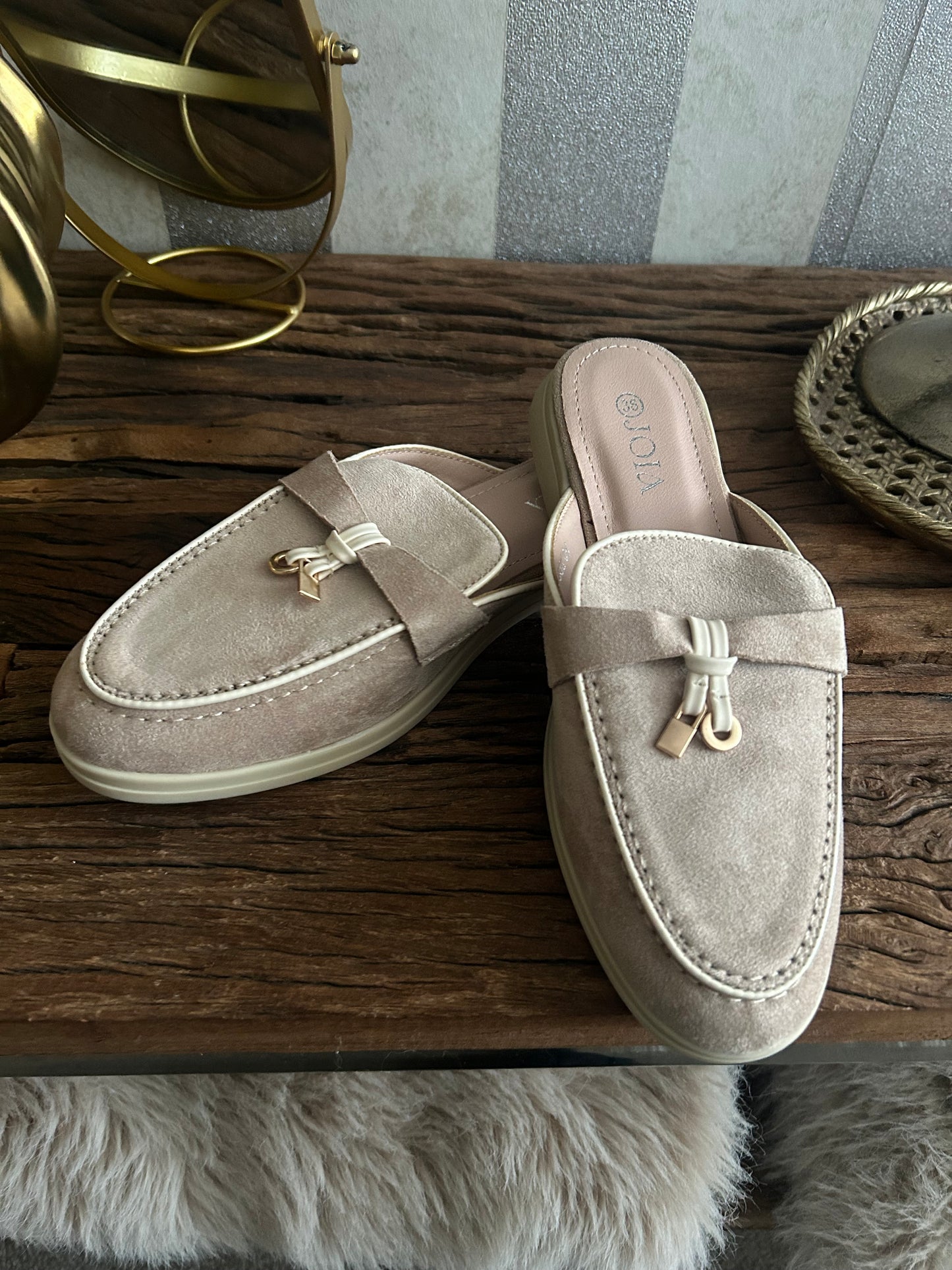 Loafers beige