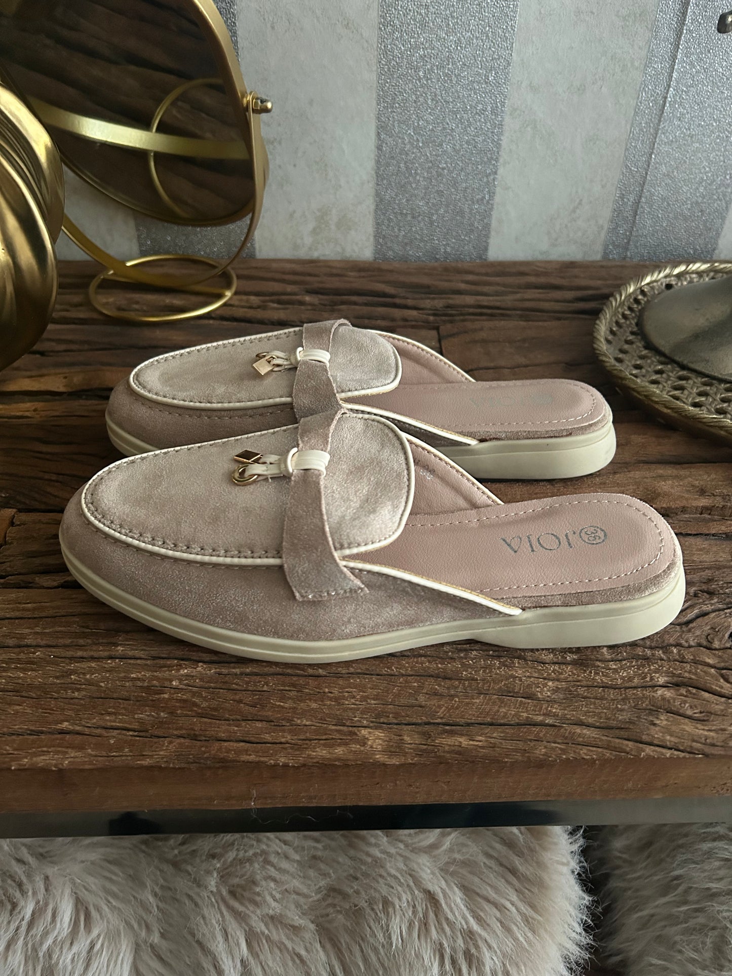 Loafers beige