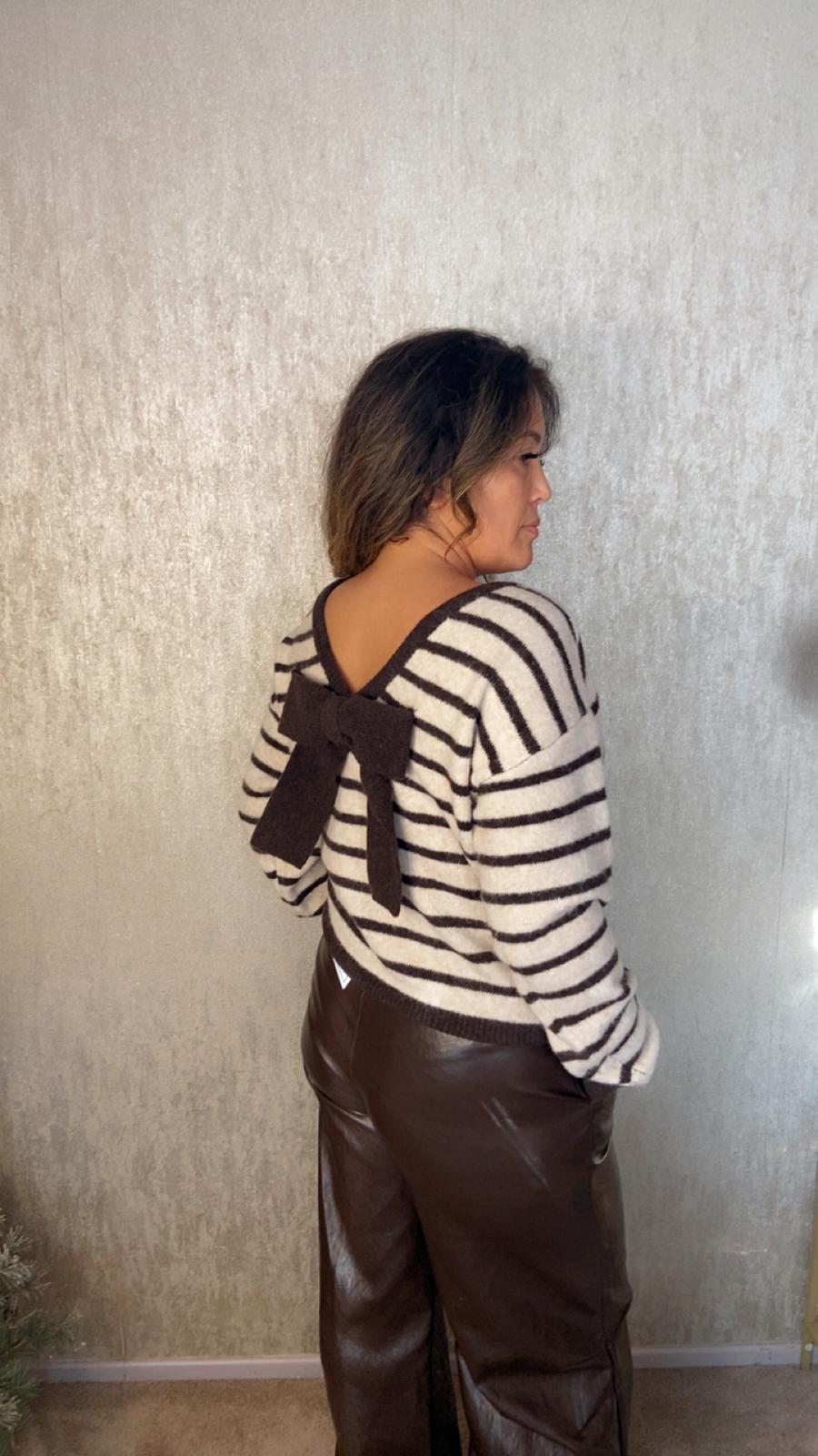 Gestreepte trui met strik beige