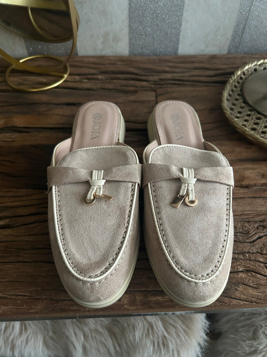 Loafers beige